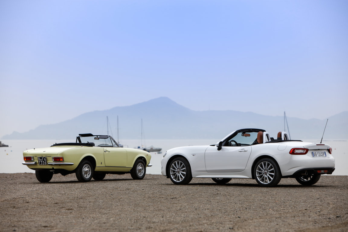 Classic Fiat 124 spider and New Fiat 124 spider_17