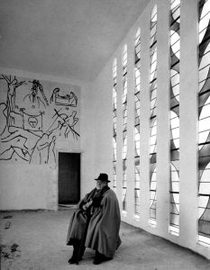 Matisse seduto nella Chapelle du Rosaire a Vence, 1951.