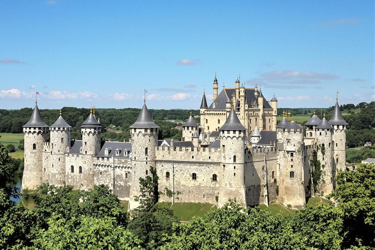 Il castello più grande d'Europa si trova a 3 ore da Parigi