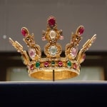 Da Napoli a Torino: la corona (riprodotta) di Re Carlo III di Borbone in mostra al Museo Accorsi Ometto