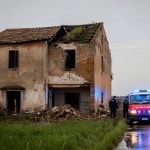 La procura di Roma ha aperto un’inchiesta sull’esplosione in un casolare abbandonato in cui sono morte due persone