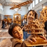 Dall’aliante al carro armato: le macchine di Leonardo prendono vita a Palazzo Barolo  [FOTO]