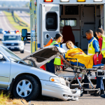 Incidente in tangenziale, un veicolo finisce nella scarpata: una persona ferita in ospedale