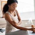 Yoga miofasciale, zen walk e 5 minuti di silenzio: le nuove pratiche del benessere consapevole
