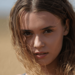 Messy hair, i capelli spettinati sono la tendenza dell’estate 2026