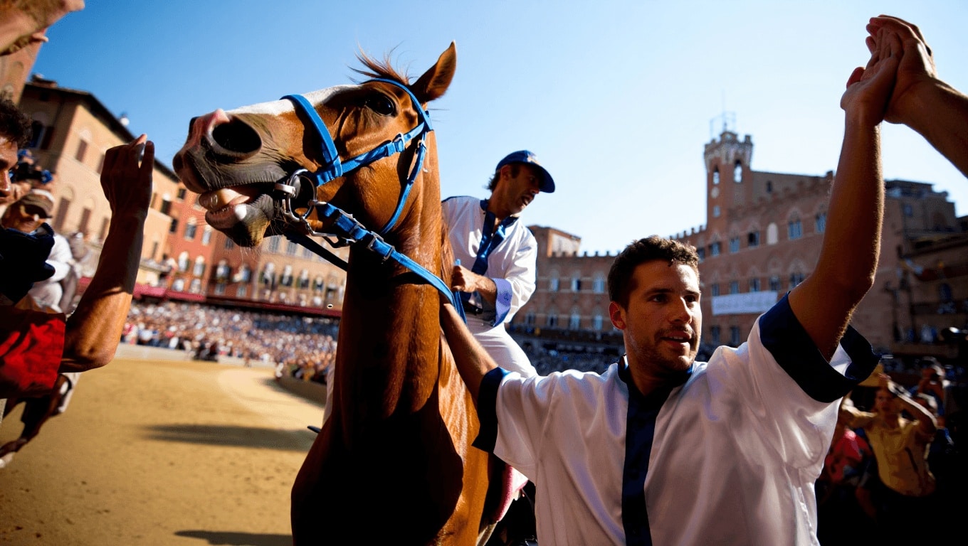 17 ore faLa contrada dell’Aquila ha vinto il Palio di Siena: non lo faceva dal 1992