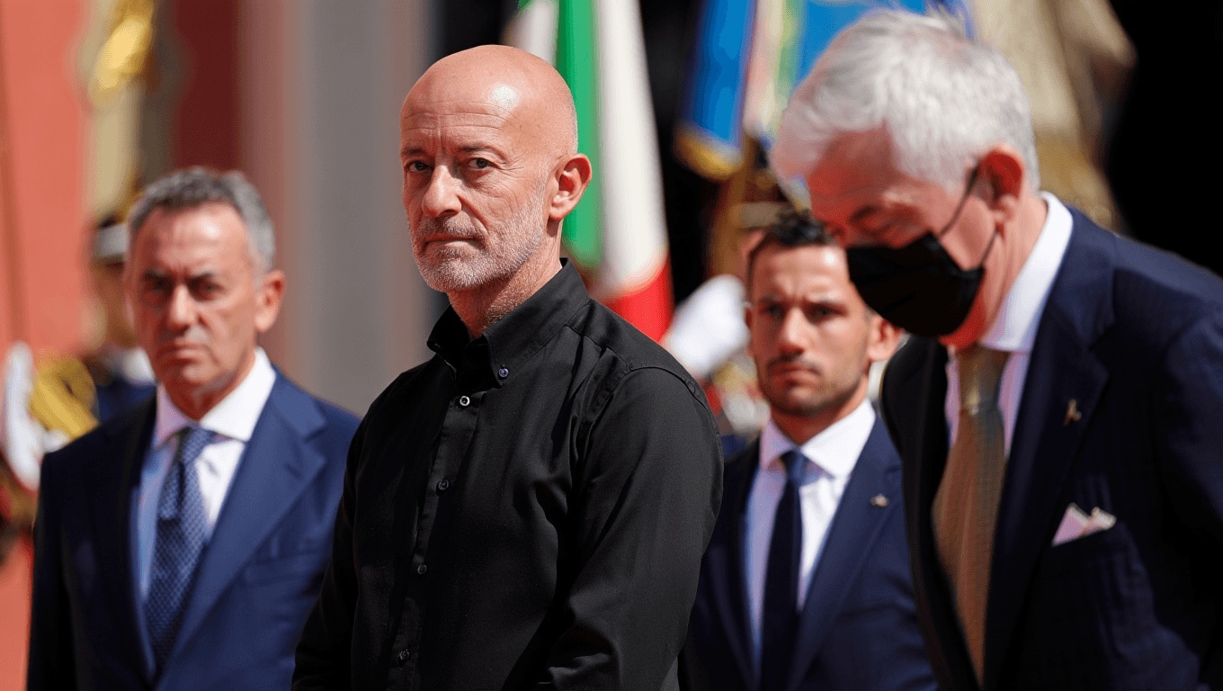 Il sindaco in camicia nera, l’imbarazzo di Pennabilli. “Ma sa fare il suo lavoro”