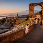Taormina oltre il teatro: i misteri della grotta dellโamore, le ogive di Palazzo Corvaja e i vicoli