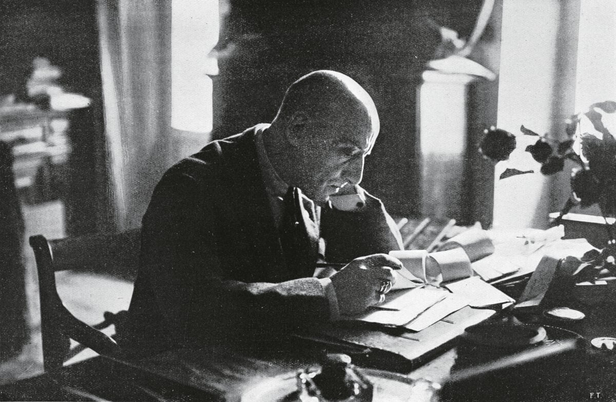 D’Annunzio spiato dal Duce: il carteggio segreto e quel «finalmente» alla notizia della sua morte