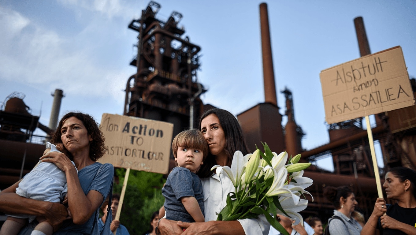 Ex ilva, l’Ona: «conteremo morti per i prossimi cinquant’anni». L’appello delle mamme di Taranto: «basta sacrifici umani»