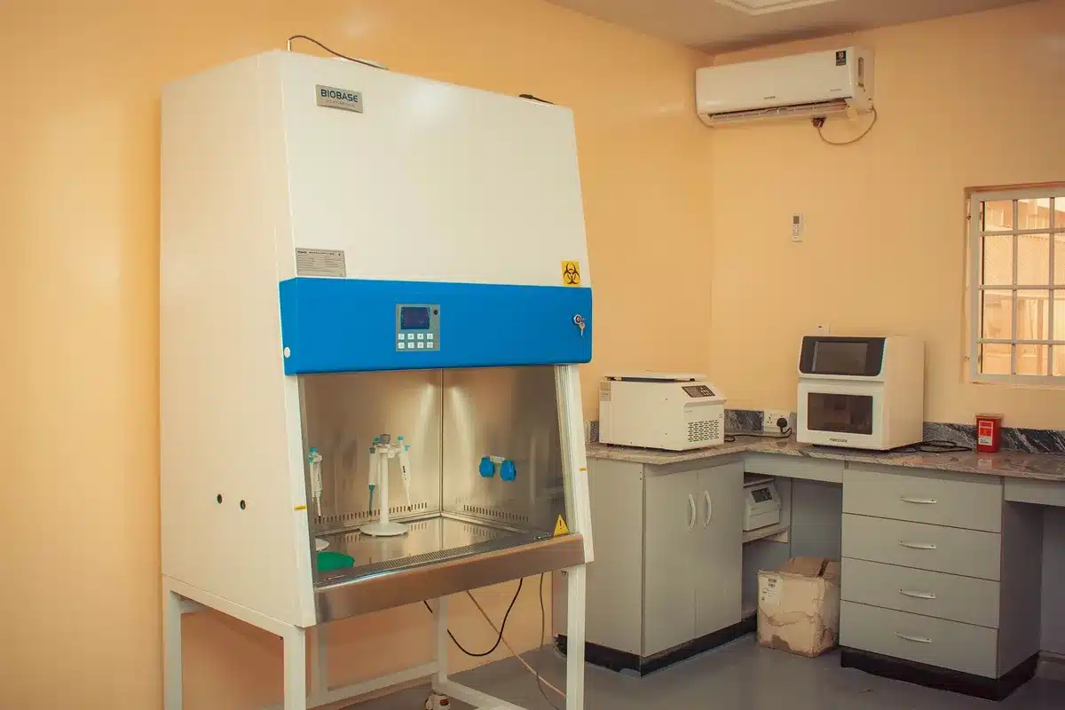 Laboratorio di embriologia con doppio controllo delle procedure e tracciabilità del materiale biologico