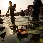 Kanwar yatra a Haridwar: migliaia di pellegrini al Gange per onorare Shiva
