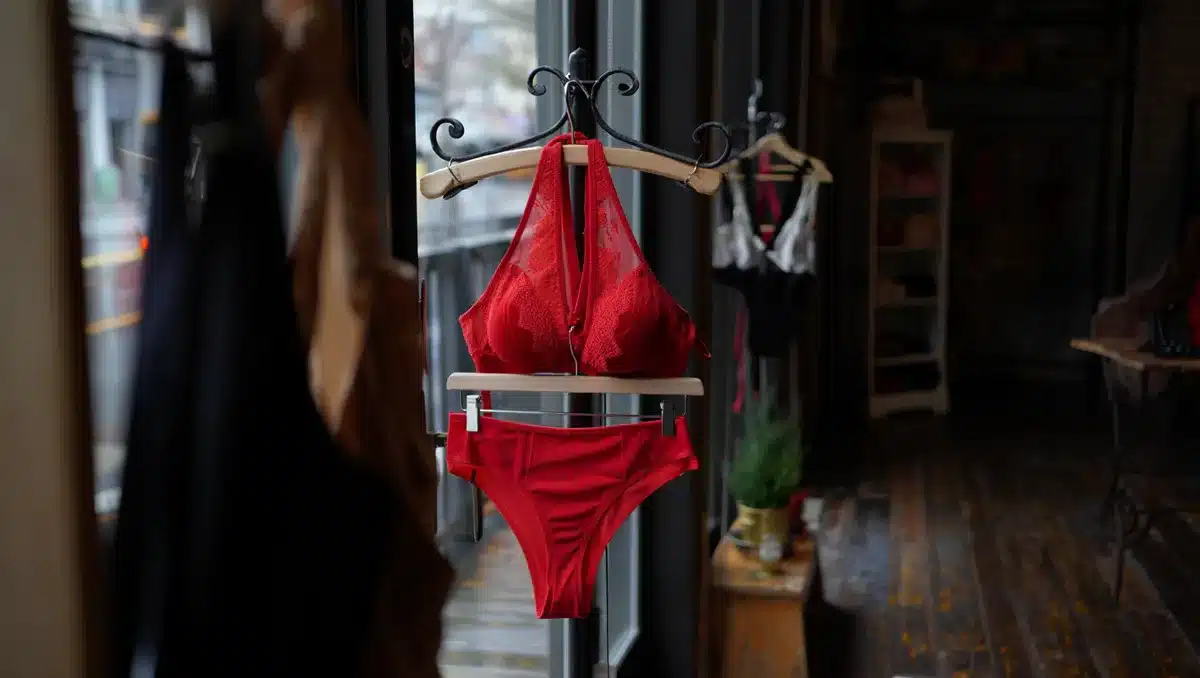 Abbigliamento Intimo per San Valentino | Oysho — In Spagna abbiamo il marchio Oysho , un brand giovane e fresco con design molto speciali per giorni così importanti come San Valentino. Un collo halter è una scelta oltre che elegante anche