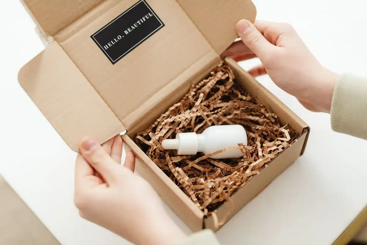 Prodotti di bellezza con packaging riciclabile e ingredienti naturali