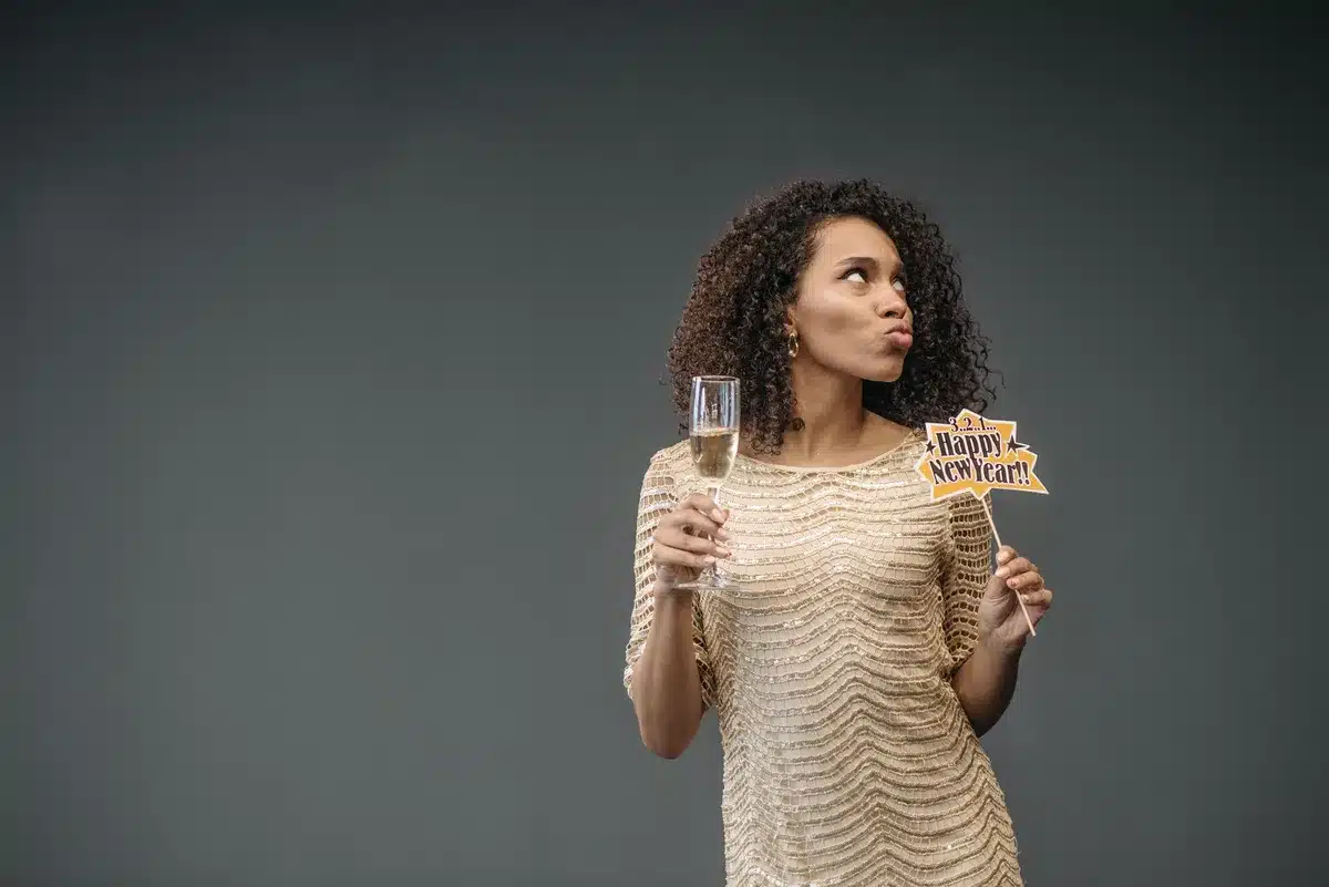 Abiti da festa in nero e oro per Capodanno
