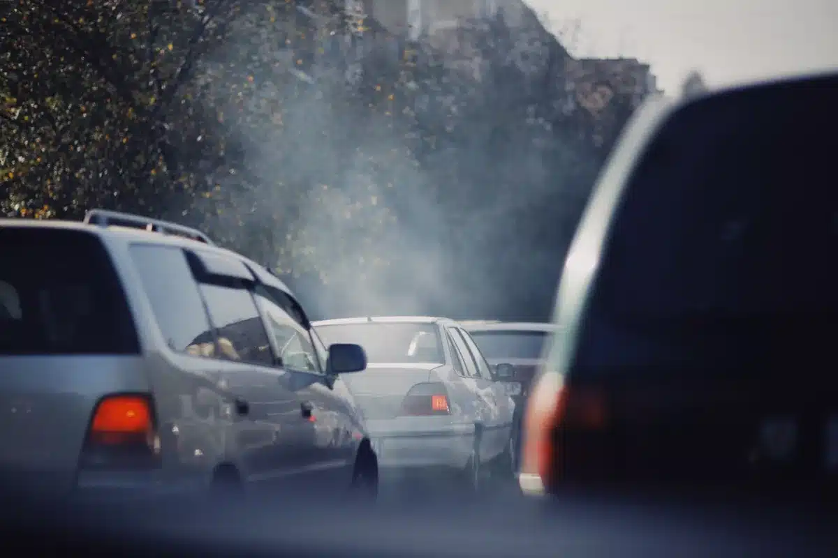 Dati di congestione stradale e velocità media in città durante le ore di punta