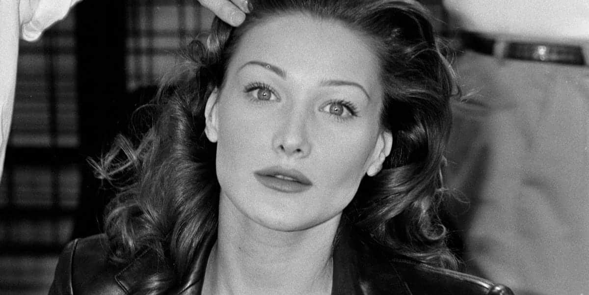 La gioventù di Carla in una chioma senza tempo