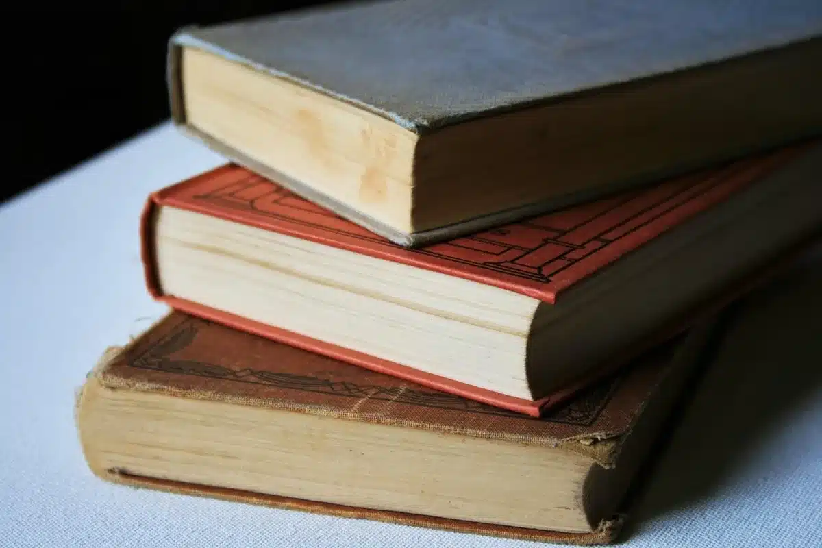 Manoscritto antico con diagrammi matematici e note a margine