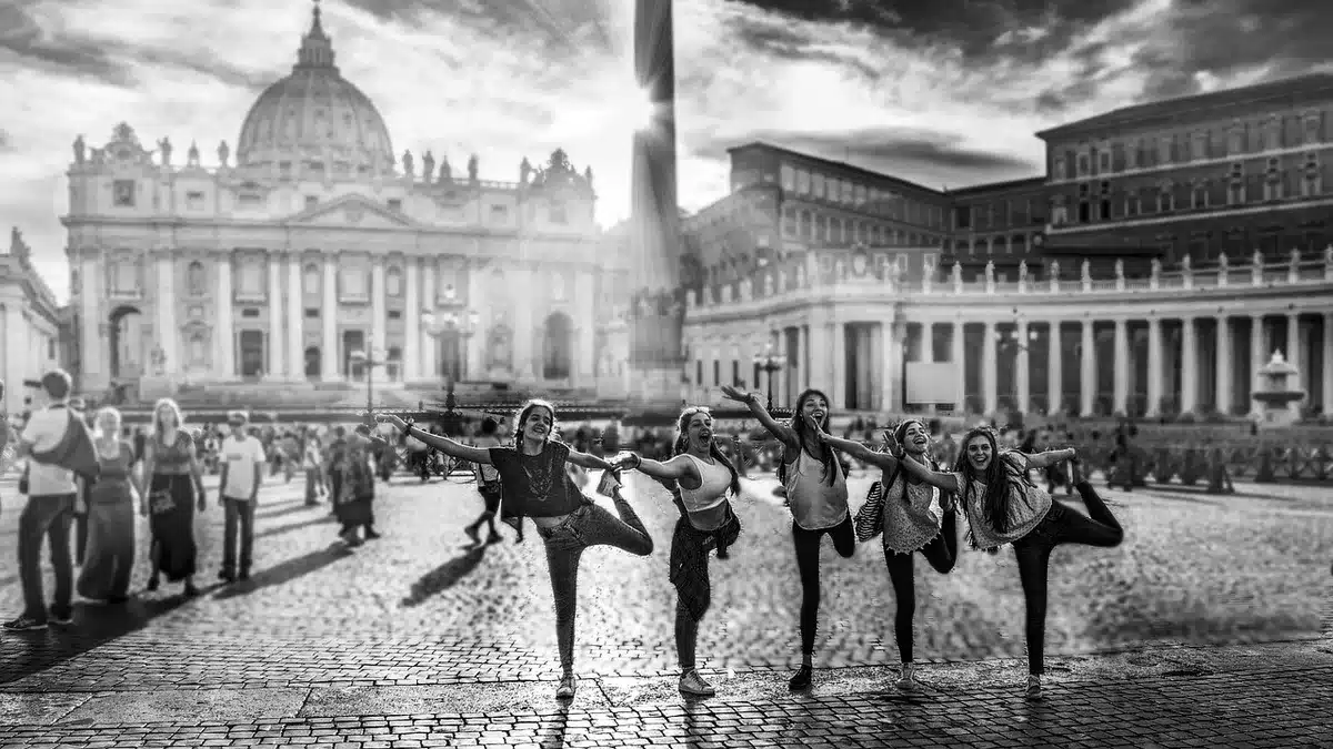 Esterno di un tribunale italiano a Roma, simbolo delle indagini in corso