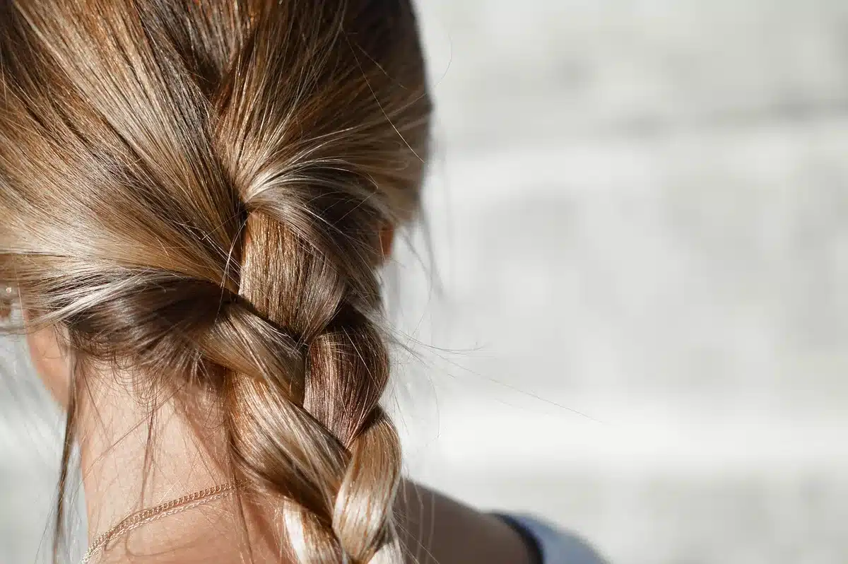Diverse acconciature a treccia, da romantiche a strutturate, per diverse occasioni