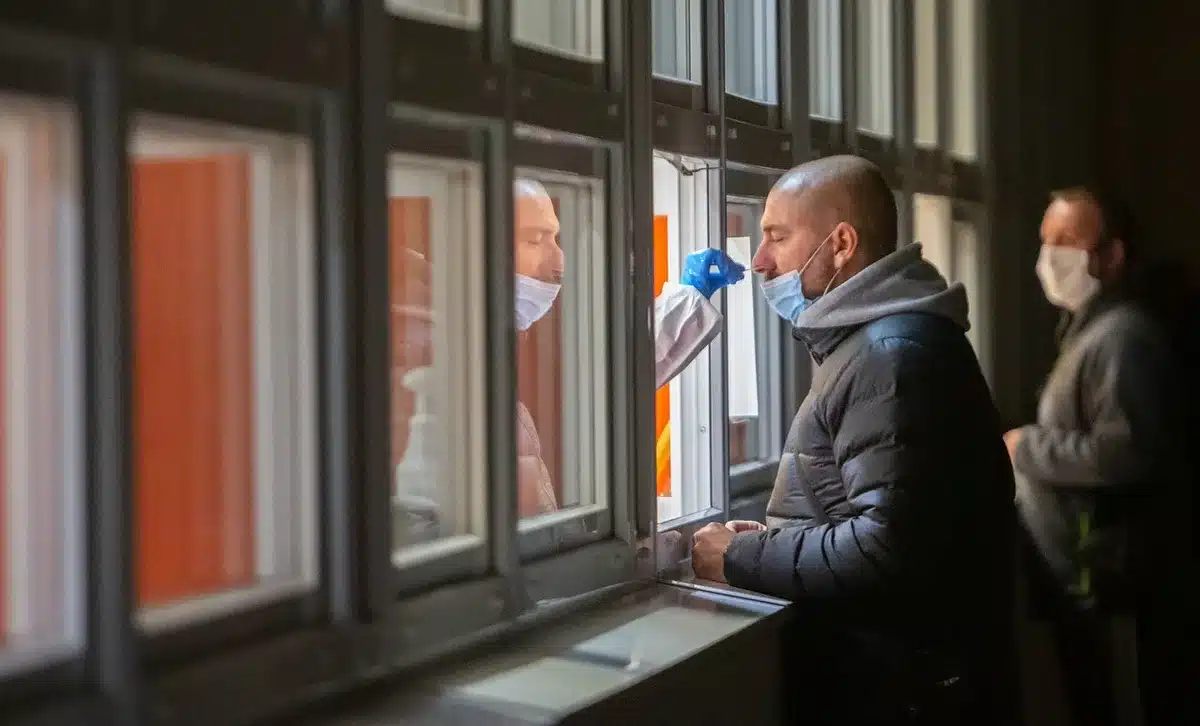 Sopralluogo tecnico e verifica di sicurezza in un'area industriale dismessa
