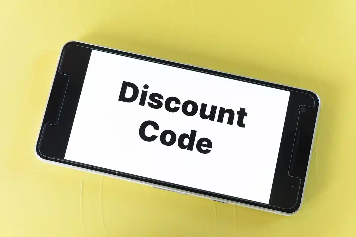 Coupon e codici sconto visualizzati su uno schermo
