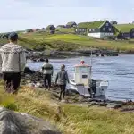 Isole Faroe: vivere come un locale tra passeggiate selvagge e laboratori di maglia