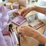 Lilla domina il trucco autunno 2026: come adattarlo al tuo stile