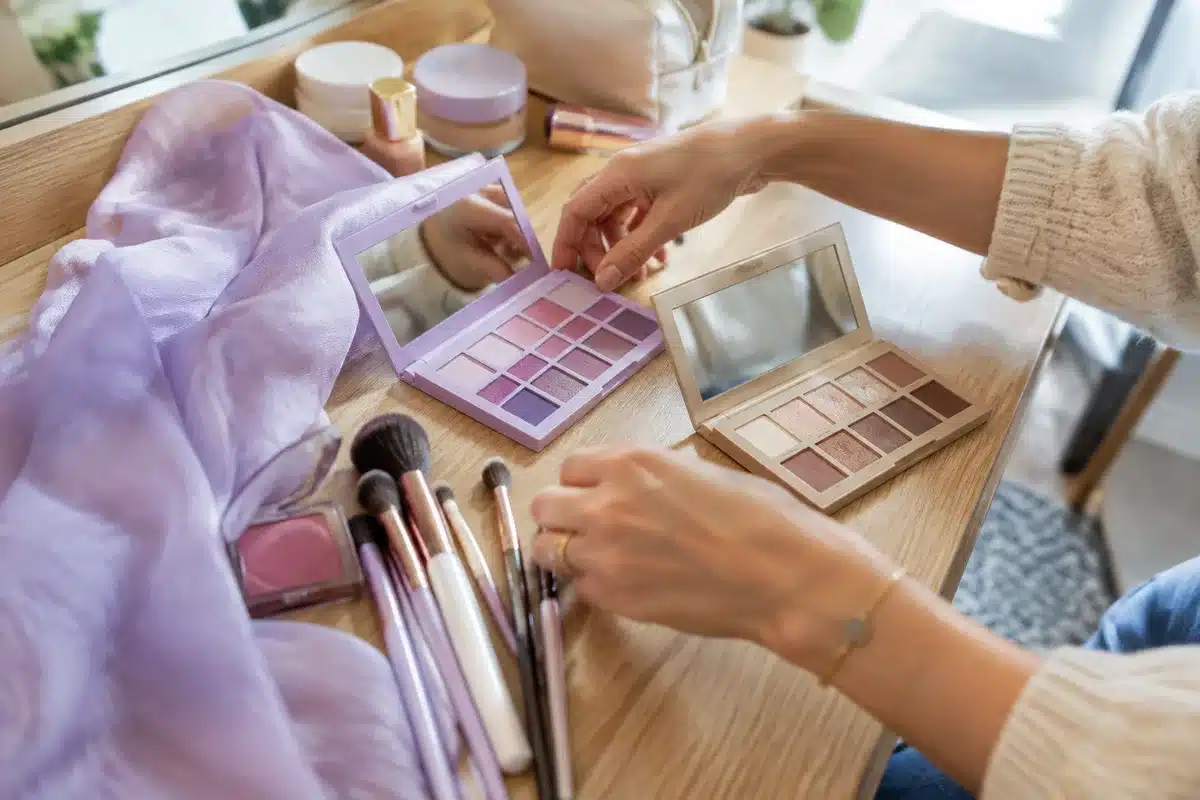 Lilla domina il trucco autunno 2026: come adattarlo al tuo stile