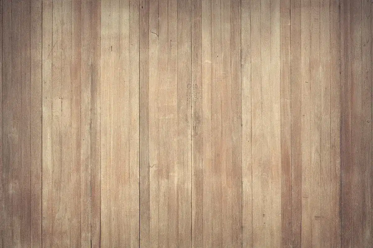 Comò in legno rinnovato con nuova vernice e maniglie