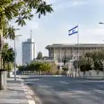 Netanyahu accusato dall'ex generale del 7 ottobre: la sua permanenza mette a rischio gli israeliani