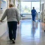 Papa Leone cammina e appare di buonumore: Santa Sede aggiorna, tre esami prima dell'intervento