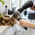 Punte all'insù invadono i saloni: come rifare il look oggi