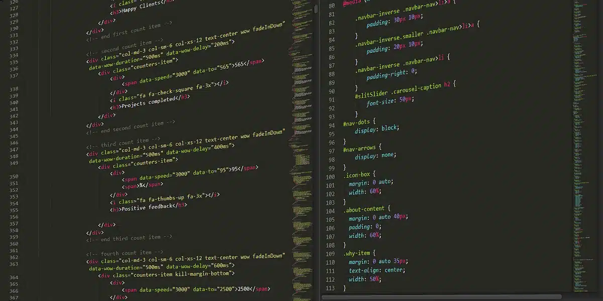 Sviluppatore che controlla metriche di performance e aste pubblicitarie